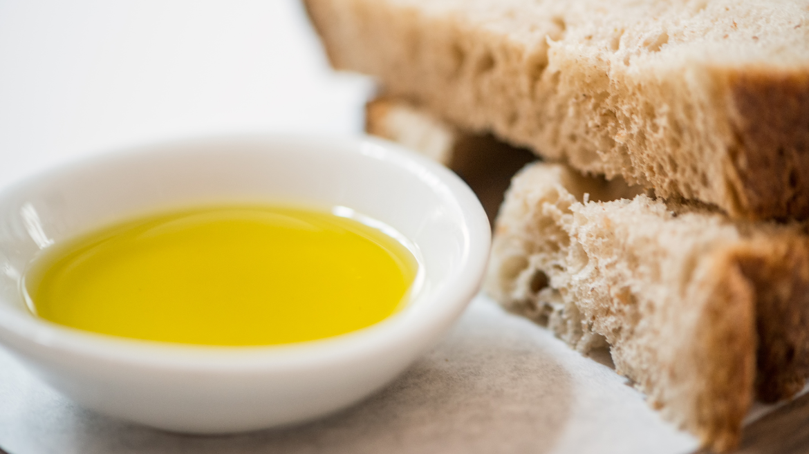 olive oil and bread